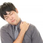首肩こりでお悩みの男性