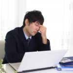 眼精疲労でお悩みの男性